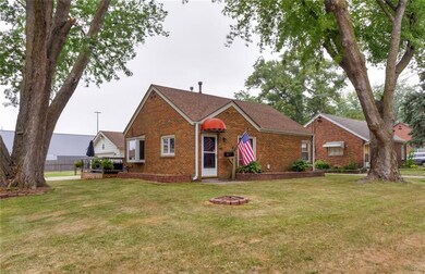 1104 69th St, Windsor Heights, IA 50324 - photo 2