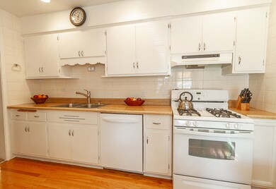 1518 Portsmouth Ave, Westchester, IL 60154 - photo 3