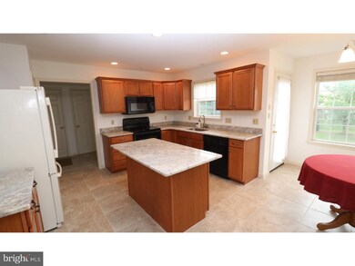 2701 Halleck Dr, Whitehall, PA 18052 - photo 4