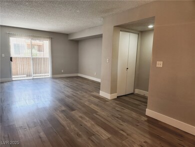 2750 S Durango Dr unit 1049, Las Vegas, NV 89117 - photo 4