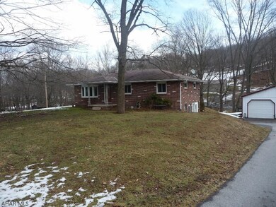 236 Maple Dr, Everett, PA 15537 - photo 5