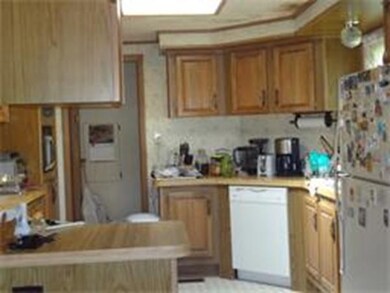 99 Clayton Dr, West Springfield, MA 01089 - photo 4