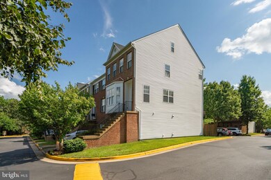 13327 Zachary Taylor Cir, Herndon, VA 20171 - photo 5