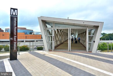 1648 Parkcrest Cir unit 200, Reston, VA 20190 - photo 4