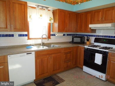 239 S Maple Ave, Maple Shade, NJ 08052 - photo 6