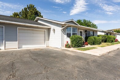Ranch-style house featuring driveway