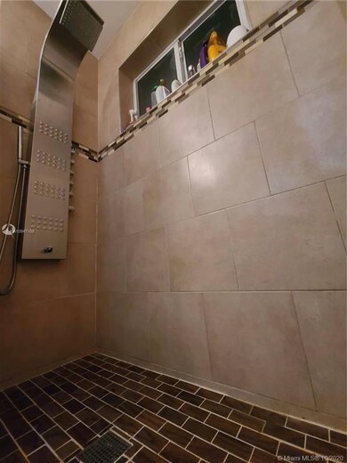 2401 Kingston Dr, Miramar, FL 33023 - photo 6