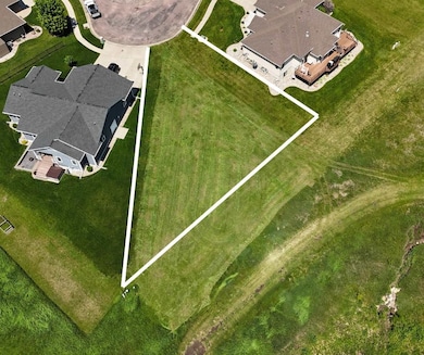 1311 Golf View Ln, Yankton, SD 57078 - photo 2