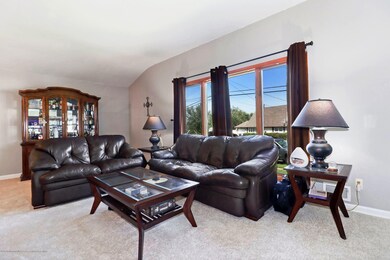 Living Room (2)