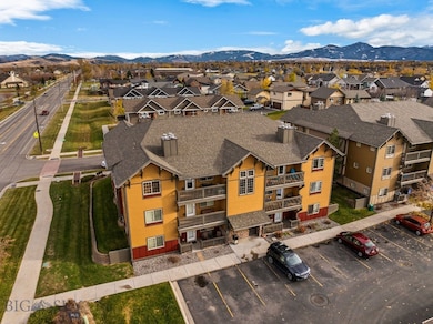 Birds eye view of property featuring a mountain vi