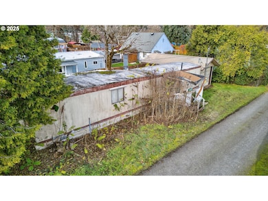 47521 School St, Oakridge, OR 97463 - photo 3