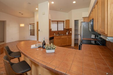 12172 E Via Loma Vista, Yuma, AZ 85367 - photo 5