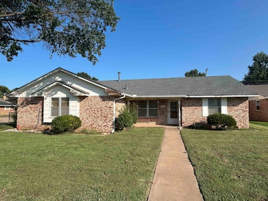 3301 Cogdal Dr, Enid, OK 73703 - photo 4