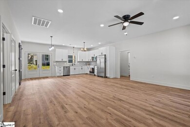 721 Boling Rd, Taylors, SC 29687 - photo 4