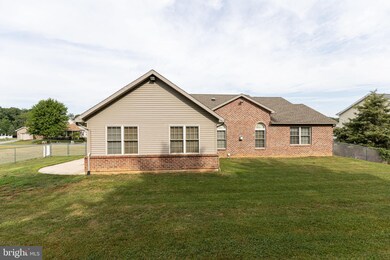 744 Dickeys Dr, Chambersburg, PA 17202 - photo 4