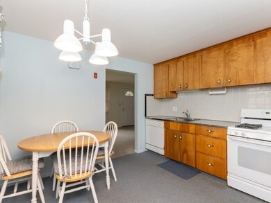 7 Robin Cir, Medway, MA 02053 - photo 4