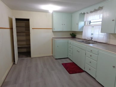 323 S 3rd St, Towanda, KS 67144 - photo 5