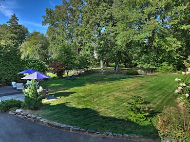 112 Eastwood Rd, Fairfield, CT 06825 - photo 3