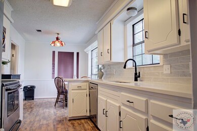 452 E Greenfield Dr, Wake Village, TX 75501 - photo 5