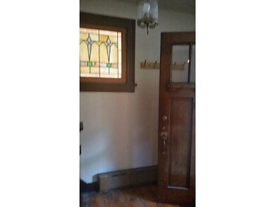 Entry/Foyer.