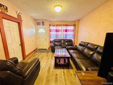 12140 Mitchell St, HamtraMcK, MI 48212 - photo 7