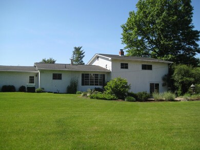 6126 Applegate Ln, Columbus, OH 43213 - photo 2