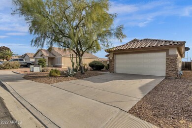 3-web-or-mls-8661-e-crescent-ave
