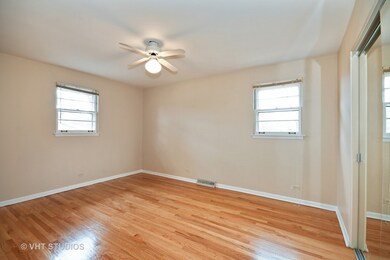 325 Spruce Dr, Naperville, IL 60540 - photo 7