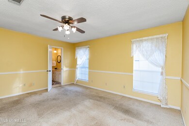 MAIN/MASTER BEDROOM