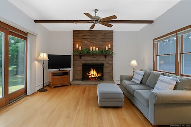 83 Pell Meadow Dr, Fairfield, CT 06824 - photo 3