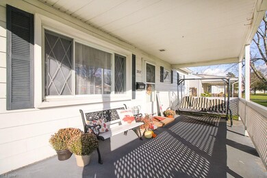 2817 Riverside Dr, Lorain, OH 44055 - photo 2