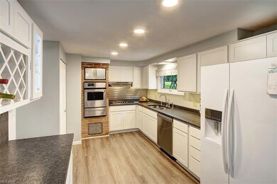 975 Colony Dr, Aurora, OH 44202 - photo 2