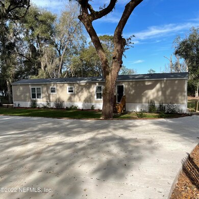 100 Mary Dr., Interlachen, Florida