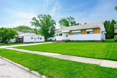 Ranch-style house with a front yard