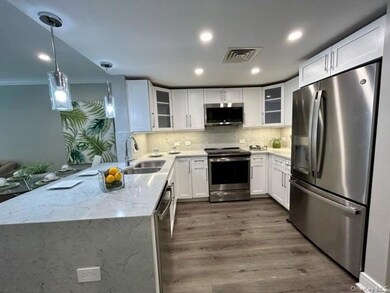 100 Glen St unit N2514, Glen Cove, NY 11542 - photo 2