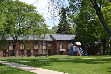 1S265 Holyoke Ln unit 5, Villa Park, IL 60181 - photo 2