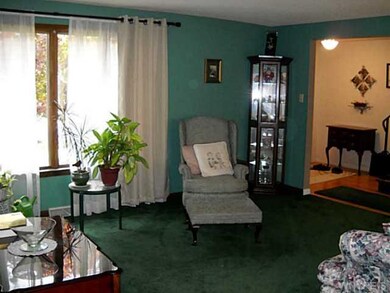 1058 Remington Dr, North Tonawanda, NY 14120 - photo 3