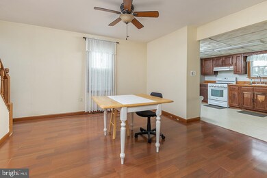 121 W Howard St, Clayton, NJ 08312 - photo 3