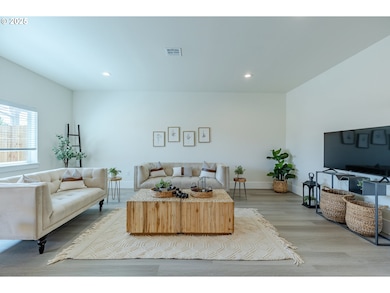 729 N Periander, Harrisburg, OR 97446 - photo 4