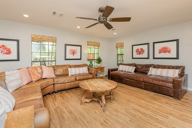 30 Creek Forest Ln, Conroe, TX 77384 - photo 7