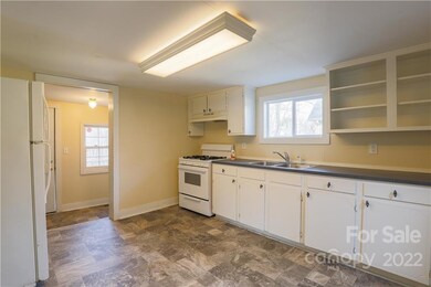 225 N Bost St, Statesville, NC 28677 - photo 4