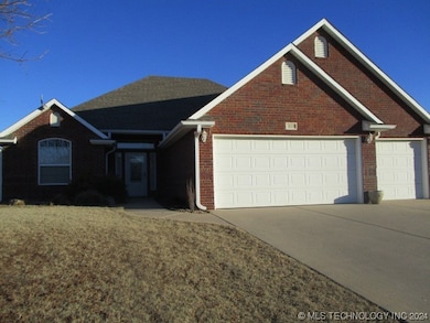 1810 Kaydence Dr, Ardmore, OK 73401 - photo 2
