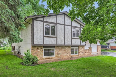 211 Mckinley St, Anoka, MN 55303 - photo 2