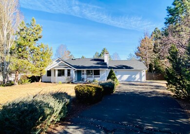21195 Strawberry Mountain Ct, Bend, OR 97702 - photo 2