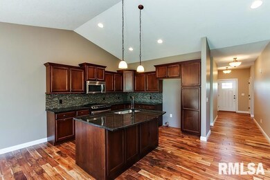 1510 Shamrock Dr, Davenport, IA 52807 - photo 5