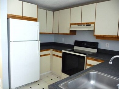 200 Winding Pond Rd unit 200, Londonderry, NH 03053 - photo 3