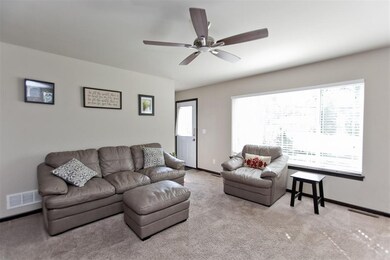 211 10th Ave SW, Cedar Rapids, IA 52404 - photo 3