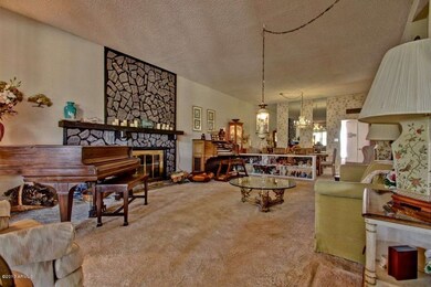 LIVING RM