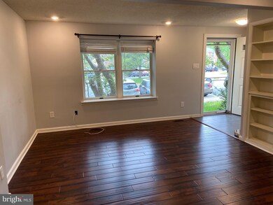 8677 Bent Arrow Ct, Springfield, VA 22153 - photo 5