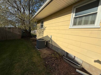 540 Fairfield Dr, Wabash, IN 46992 - photo 2